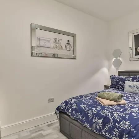 Apartamento The Monroe - 2nd Floor - Luxury For Up To 4 Guests Near Open Air Theatre And North Bay *